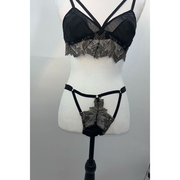 Black & Gold Embroidered Lingerie Set – Size Large – Sheer Lace & Mesh – Adjusta - Picture 3 of 12